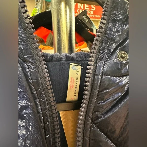 Free People Movement Polar Ice Puffer pullover jacket in metallic blue - Picture 4 of 10
